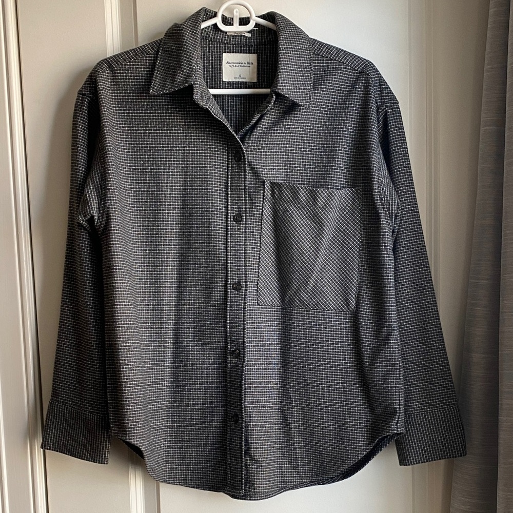 Super Soft - Abercrombie Women’s Gray Micro-Checkered Button Down Shirt